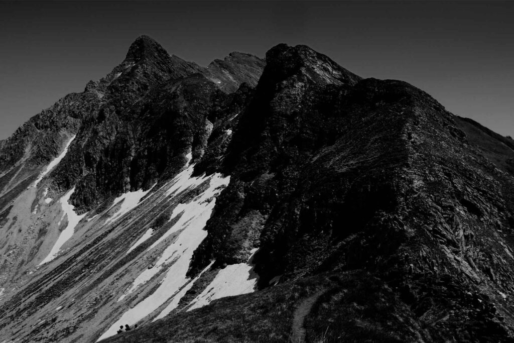 wallpaper mountain black and white
